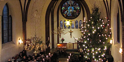 Weihnachtsbaum in St.-Franziskus-Kirche