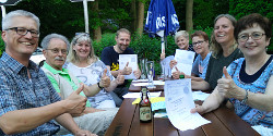 Team I und Team II im Biergarten